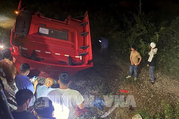 Quảng Ngãi: Tàu hỏa húc văng xe tải, một người bị thương