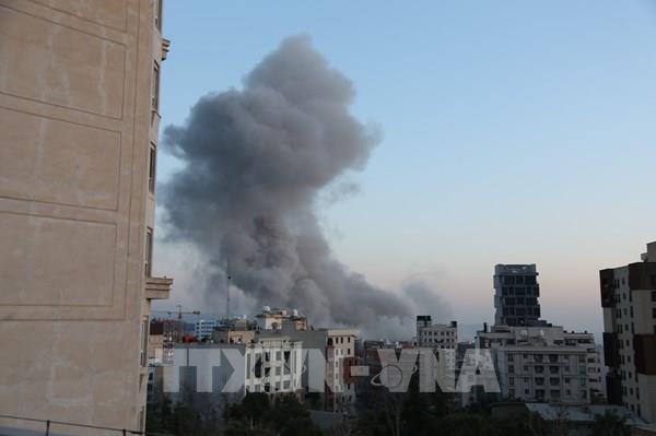 Xung đột tại Trung Đông: Mỹ, Israel lần đầu không kích các kho dầu của Iran