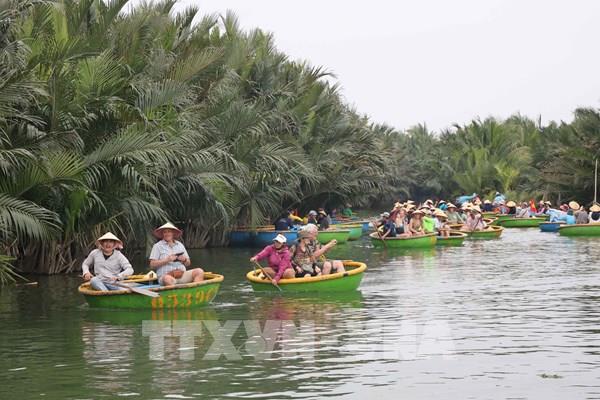 Du lịch tăng trưởng ấn tượng, Việt Nam đón gần 4,7 triệu lượt khách quốc tế