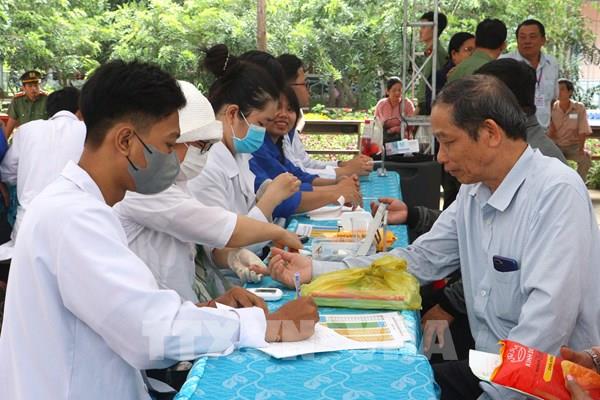 Gần 4.000 người dân Vĩnh Long được khám bệnh miễn phí