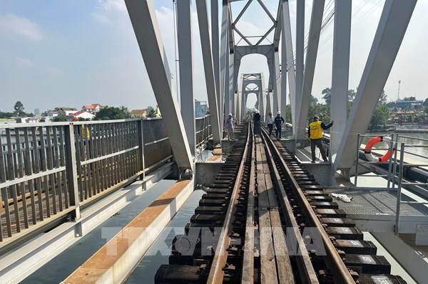 Ngành đường sắt dự kiến thiệt hại khoảng 140 tỷ đồng từ vụ sà lan va cầu Ghềnh