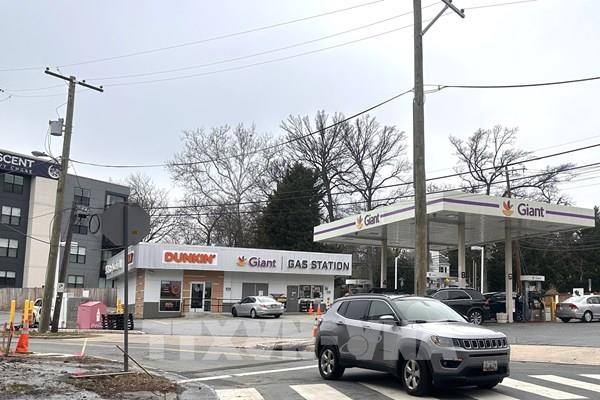 Dù tự chủ nguồn cung dầu, người Mỹ vẫn không thoát "cú sốc" giá xăng