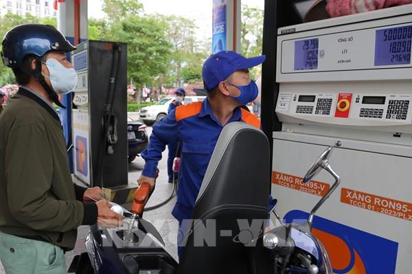 Bộ Công Thương khuyến khích tiết kiệm xăng dầu, không tích trữ gây mất cân đối thị trường