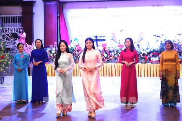 Lan tỏa văn hóa Việt Nam tại Lào qua tà áo dài