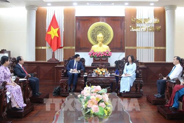 Cần Thơ và Pháp nối dài nhịp cầu y tế, giáo dục