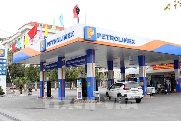 Lý do giá xăng dầu trong nước chưa giảm dù giá dầu thế giới hạ nhiệt