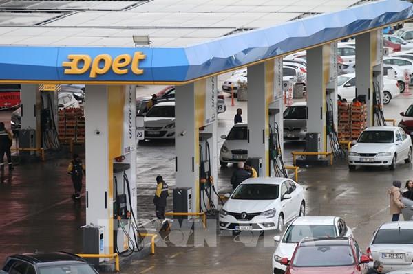 Iran cảnh báo giá dầu có thể lên 200 USD/thùng