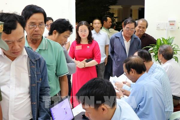 Ngư dân vùng biển Cà Ná bỏ phiếu để ra khơi bám biển sớm