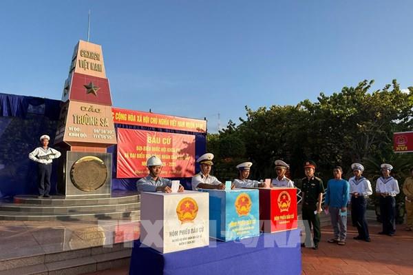 Hình ảnh bầu cử đại biểu Quốc hội khóa XVI và Hội đồng nhân dân các cấp nhiệm kỳ 2026-2031 trong cả nước