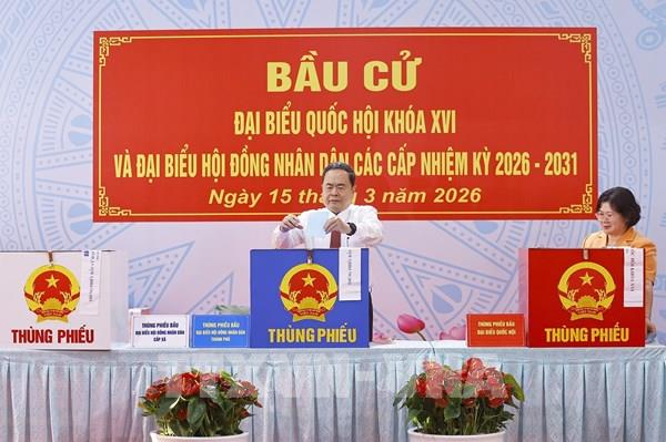 Chủ tịch Quốc hội Trần Thanh Mẫn bỏ phiếu bầu cử tại Thành phố Hồ Chí Minh
