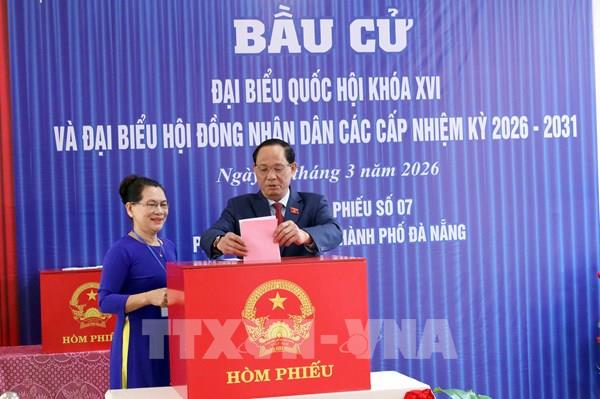 Cử tri Đà Nẵng phấn khởi thực hiện quyền công dân