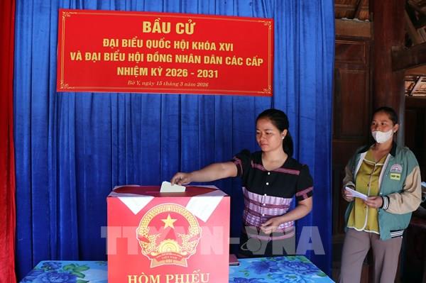 Ngày hội bầu cử rộn ràng nơi ngã ba Đông Dương