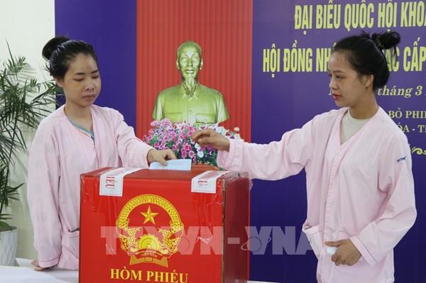 Những lá phiếu từ các điểm bầu cử đặc biệt