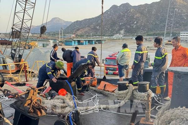 Khánh Hòa: Tai nạn lao động trên tàu hàng khiến nhiều người thương vong
