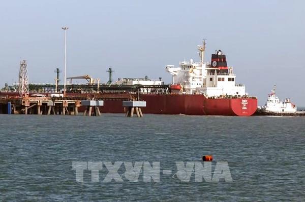 Chi phí bảo hiểm của tàu thuyền di chuyển qua eo biển Hormuz tăng vọt