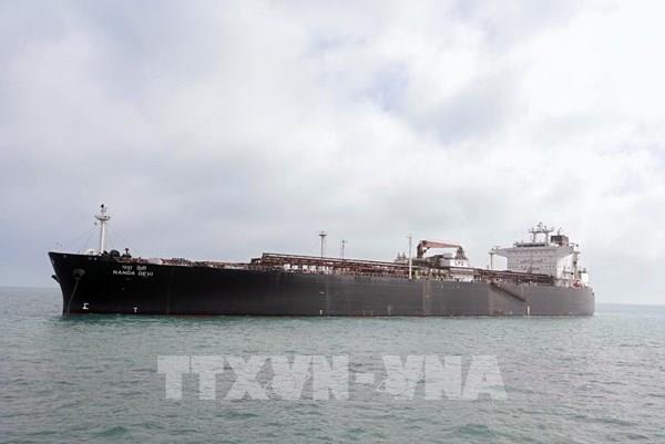 Giá dầu vượt 111 USD/thùng