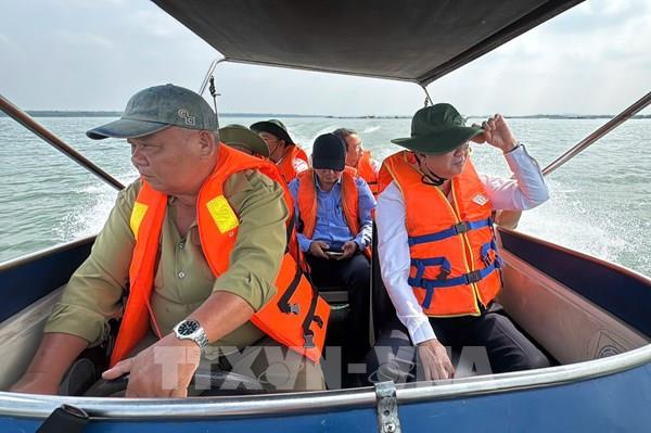 Lên phương án xử lý dứt điểm nuôi cá lồng bè trái phép trên lòng hồ Dầu Tiếng