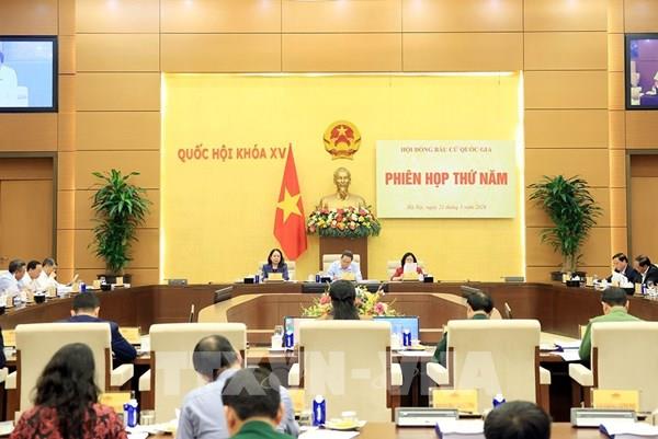 Thông qua Nghị quyết công bố kết quả bầu cử và danh sách những người trúng cử đại biểu Quốc hội khóa XVI