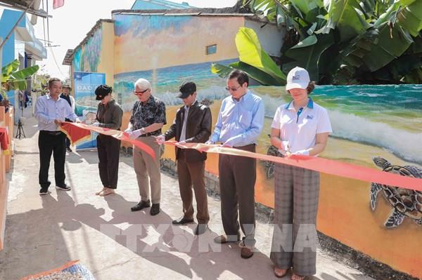 “Khoác áo mới” đảo Bé Lý Sơn bằng nghệ thuật bích họa