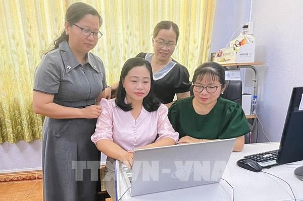 "Bình dân học vụ số": Khi phụ nữ đất Sen Hồng làm chủ công nghệ