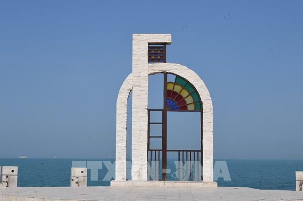 Iran dọa rải thủy lôi, căng thẳng eo biển Hormuz leo thang