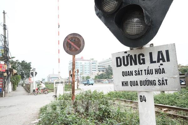 Hà Nội xử lý nghiêm hành vi vượt rào chắn đường sắt