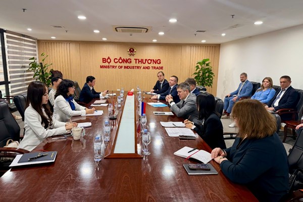 Việt Nam - Nga mở rộng hợp tác trong công nghiệp, năng lượng và thương mại