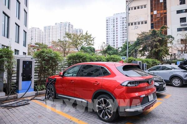 Giá xăng leo thang, xe điện - hybrid tăng tốc chiếm thị trường