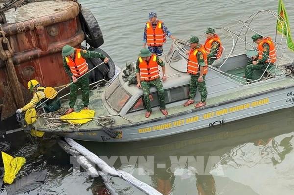 Cứu hộ tàu vận tải gặp sự cố tại cảng Long Sơn