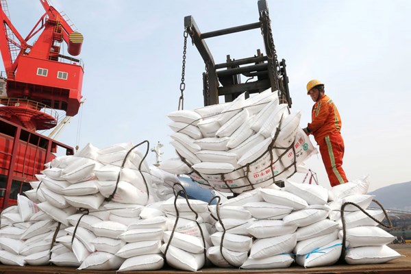 Xung đột Trung Đông: Nga lần đầu tiên giảm xuất khẩu phân bón