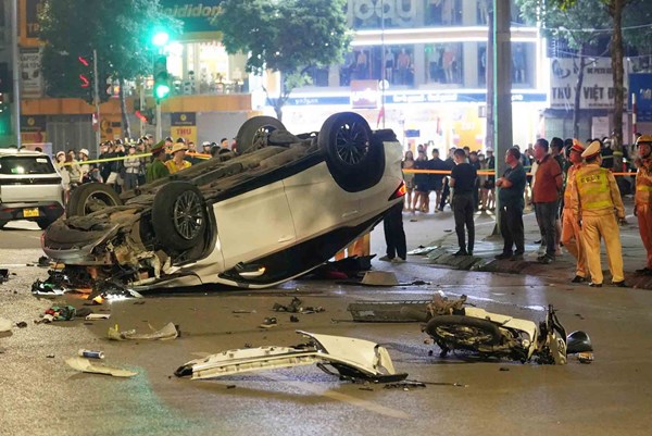 Tạm giữ lái xe gây tai nạn liên hoàn trên đường Trung Kính, Hà Nội