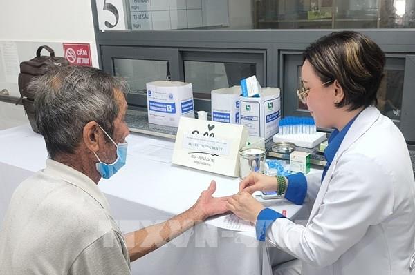 Vĩnh Long khám bệnh miễn phí, tiếp sức người nghèo vùng xa