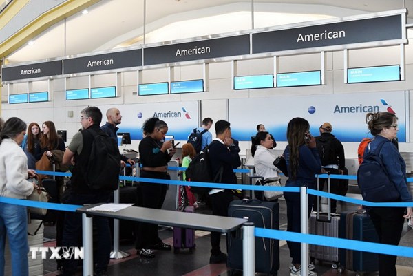 Mỹ tạm dừng bay tại loạt sân bay do nghi sự cố hóa chất