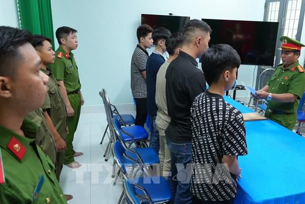 Xử lý hình sự nhóm gây rối, đập kính ô tô vì nghi quỵt tiền sầu riêng