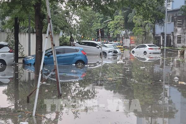 Hà Nội xuất hiện mưa đá, mưa lớn khiến nhiều khu vực ngập úng, giao thông khó khăn