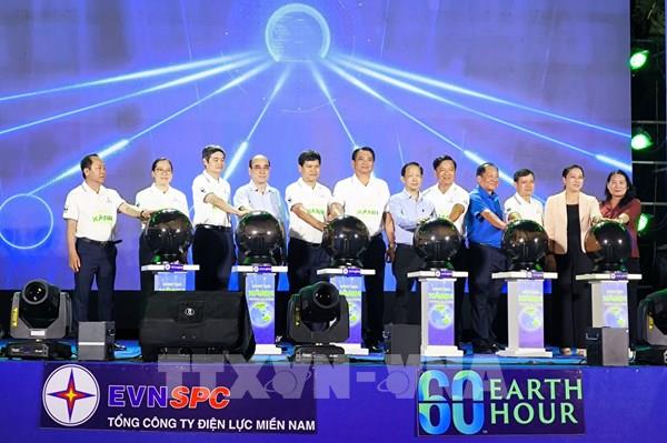 Tắt đèn, bật tương lai xanh cho kinh tế Vĩnh Long