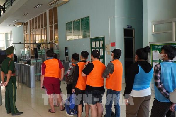 Lương cao ảo, rủi ro thật: Cảnh báo lao động Việt