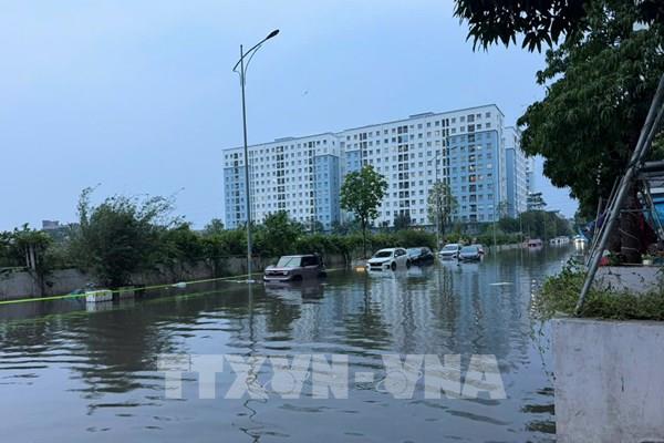 Mưa đá kèm dông lốc và sét làm 13 người thương vong với nhiều thiệt hại nghiêm trọng