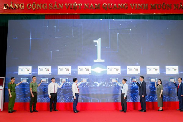 Agribank đồng hành cùng tỉnh Thanh Hoá triển khai mô hình Kiosk hành chính công thông minh