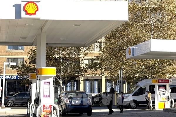 Giá xăng tăng mạnh tại nhiều nước Trung Đông do xung đột