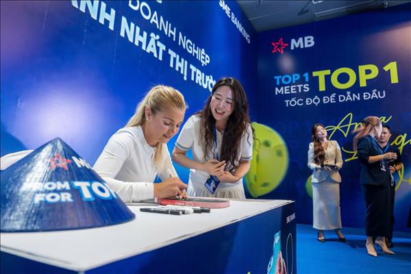 Điểm đến đầu tiên của Tay vợt số 1 thế giới Anne Leigh Waters tại Châu Á: Ngân hàng MB