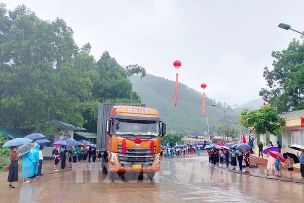 Kim ngạch xuất nhập khẩu qua cửa khẩu Hoành Mô tăng hơn 61%