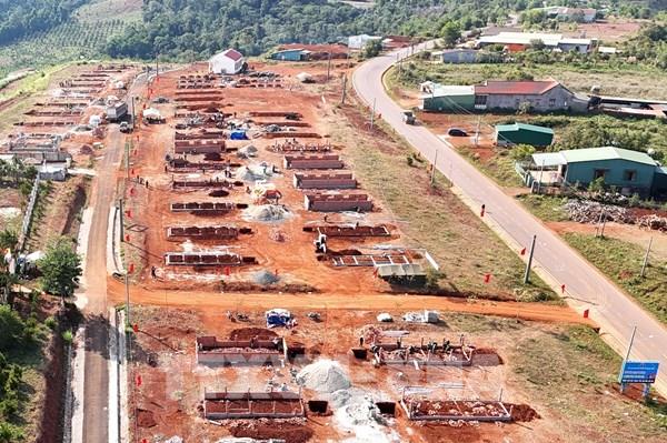 Dồn lực hoàn thành 60 căn nhà cho đồng bào M’Nông ở vùng biên Quảng Trực