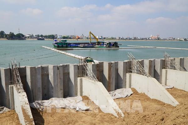 Chạy đua tiến độ kè chống sạt lở sông Tiền ở Đồng Tháp