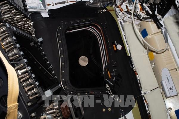 Phi hành đoàn Artemis II đề xuất đặt tên hai miệng hố trên Mặt Trăng sau kỷ lục bay xa nhất