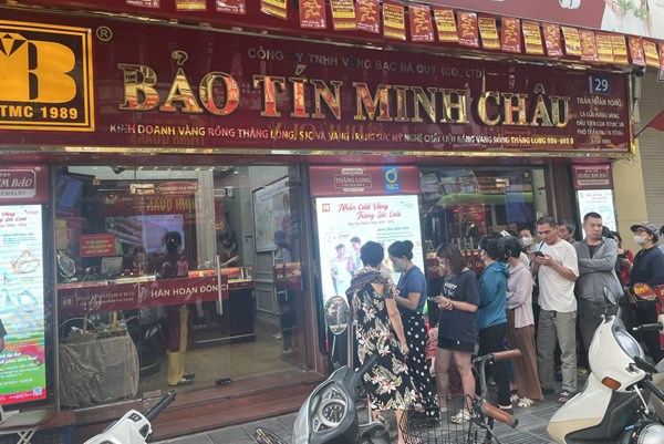 Giao dịch vàng tại Bảo Tín Minh Châu vẫn diễn ra bình thường