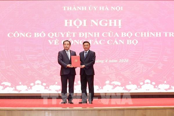 Trao quyết định của Bộ Chính trị phân công, chỉ định đồng chí Trần Đức Thắng giữ chức Bí thư Thành ủy Hà Nội