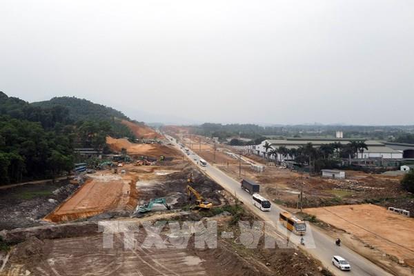 Toàn cảnh đại công trường dự án Cao tốc Đại lộ Thăng Long đoan nối Hòa Lạc - Hòa Bình