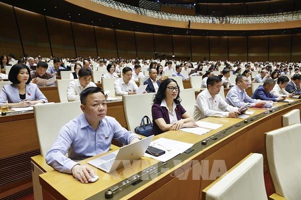 Quốc hội thảo luận giải pháp thực hiện mục tiêu tăng trưởng "2 con số"