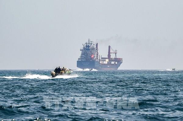 Iran yêu cầu tàu dầu thanh toán phí qua Hormuz bằng tiền điện tử